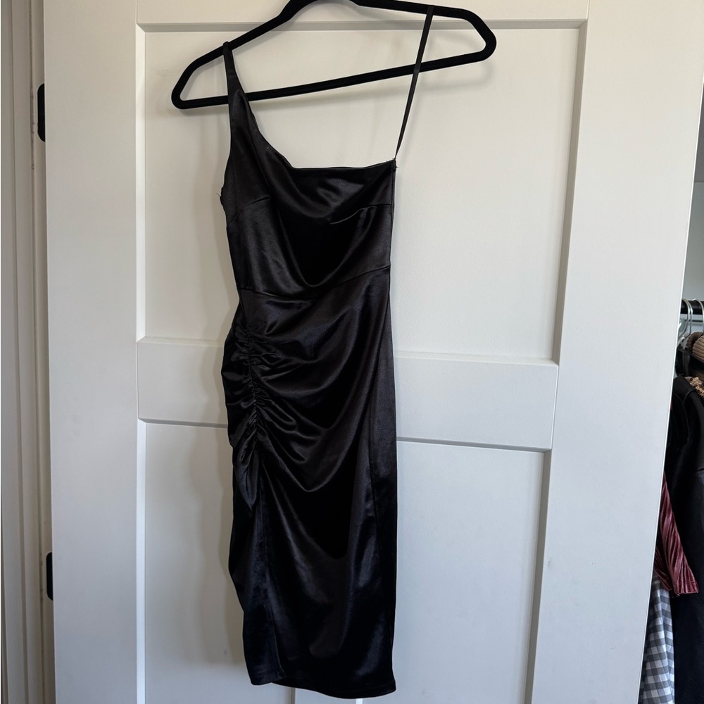 EUC Windsor Show Up Black Satin One-Shoulder Dress